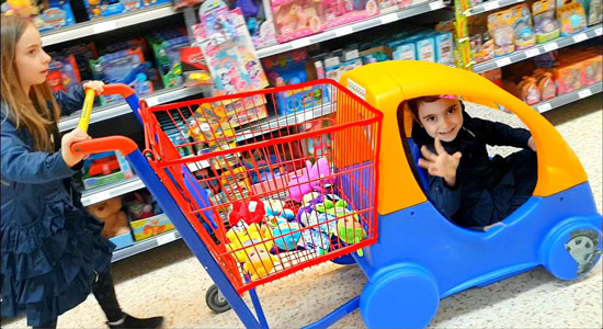 child's plastic shopping cart